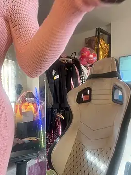 Motherbigbus online show from February 3, 2026, 4:23 pm