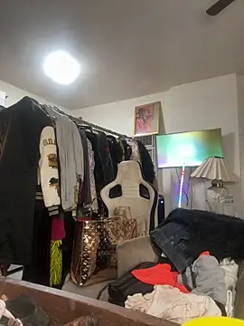 Motherbigbus online show from March 9, 2026, 10:19 am