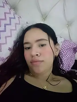 Snapshot of emy_ross_ chatting on December 17, 2025, 11:00 pm emy ross online show from December 17, 2025, 11:00 pm