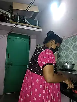 Snapshot of Tamil_devagi chatting on February 12, 2026, 6:52 am Tamil devagi online show from February 12, 2026, 6:52 am