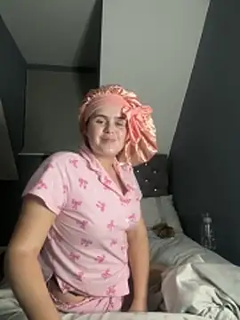 Blonde Bunny online show from February 15, 2026, 11:45 pm