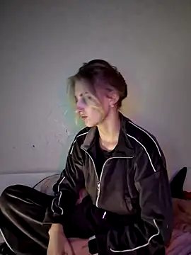 carolinakis  online show from December 1, 2025, 9:53 pm