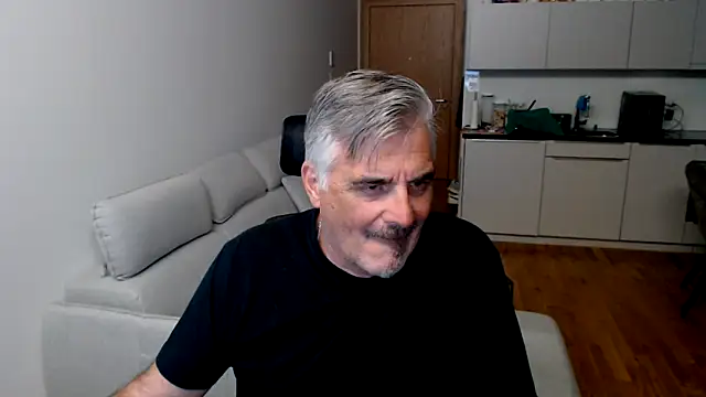 Buidapest online show from November 17, 2025, 1:55 am