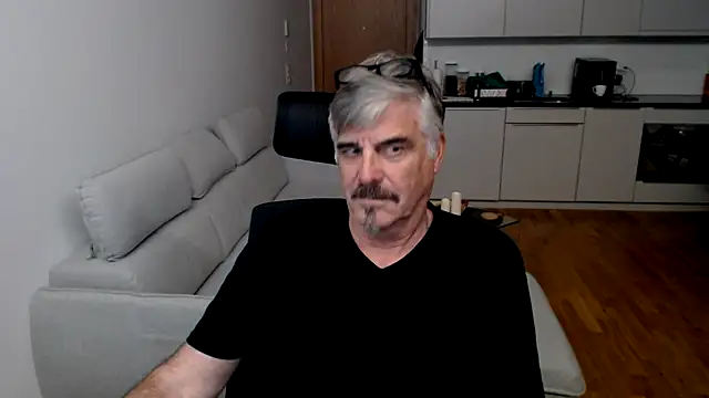 Buidapest online show from December 13, 2025, 9:53 pm