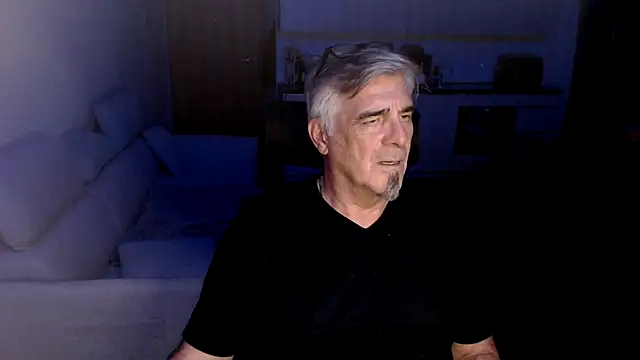 Buidapest online show from March 15, 2026, 3:01 am