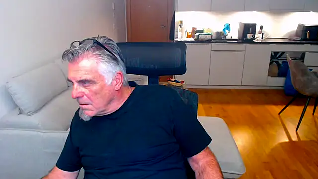 Buidapest online show from March 27, 2026, 10:31 pm