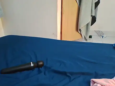 Snapshot of kganya22 chatting on December 16, 2025, 9:14 am kganya22 online show from December 16, 2025, 9:14 am