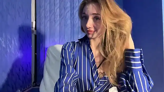 Snapshot of Jolienne chatting on November 25, 2025, 6:08 pm Jolienne online show from November 25, 2025, 6:08 pm