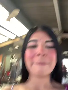 Snapshot of Dannii- chatting on February 4, 2026, 2:34 pm Dannii- online show from February 4, 2026, 2:34 pm