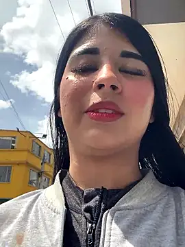 Snapshot of Dannii- chatting on February 5, 2026, 6:34 pm Dannii- online show from February 5, 2026, 6:34 pm