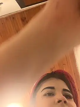 Snapshot of Dannii- chatting on February 8, 2026, 1:31 am Dannii- online show from February 8, 2026, 1:31 am