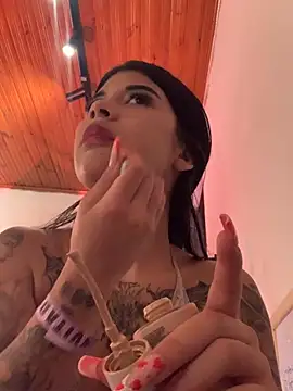 Snapshot of Dannii- chatting on February 8, 2026, 8:34 pm Dannii- online show from February 8, 2026, 8:34 pm