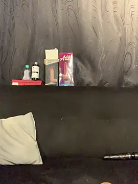 Snapshot of Dannii- chatting on February 17, 2026, 1:02 am Dannii- online show from February 17, 2026, 1:02 am