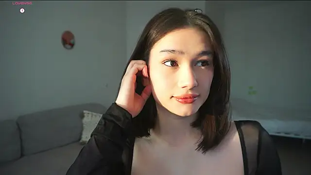 SoftLuna online show from November 21, 2025, 4:44 am