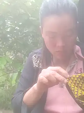 Snapshot of meomeo-00 chatting on December 4, 2025, 3:27 am meomeo-00 online show from December 4, 2025, 3:27 am