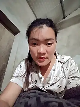 Snapshot of meomeo-00 chatting on December 15, 2025, 2:32 pm meomeo-00 online show from December 15, 2025, 2:32 pm