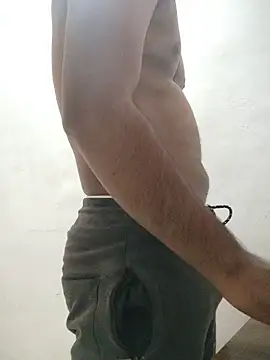 Snapshot of BhonduBaby chatting on November 19, 2025, 6:08 pm BhonduBaby online show from November 19, 2025, 6:08 pm