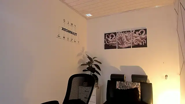 Snapshot of James_Adams_01 chatting on December 5, 2025, 12:25 pm James Adams 01 online show from December 5, 2025, 12:25 pm