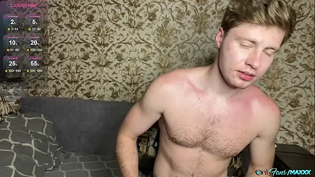 Maxhornyblondieman online show from May 20, 2026, 5:41 pm
