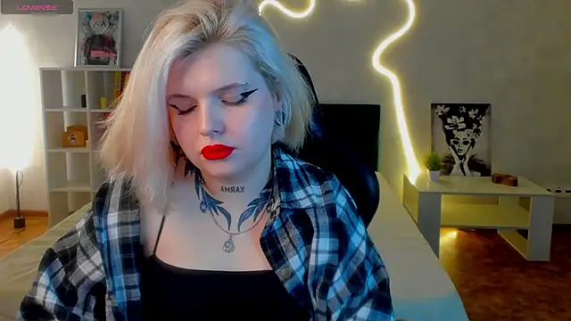 Snapshot of shadow__purrr chatting on November 20, 2025, 1:28 am shadow purrr online show from November 20, 2025, 1:28 am