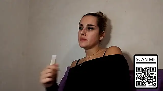 Snapshot of HotMusex chatting on December 3, 2025, 3:43 pm HotMusex online show from December 3, 2025, 3:43 pm