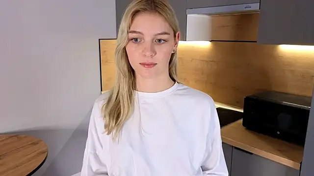 Snapshot of DebraVaughn chatting on December 1, 2025, 6:13 pm DebraVaughn online show from December 1, 2025, 6:13 pm