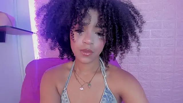 Snapshot of Serena_Fey chatting on December 2, 2025, 12:10 pm Serena Fey online show from December 2, 2025, 12:10 pm