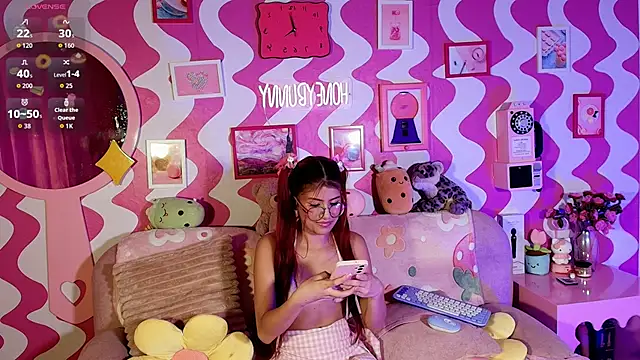 Snapshot of the_girl_with_the_red_hai chatting on November 21, 2025, 2:10 am the girl with the red hai online show from November 21, 2025, 2:10 am