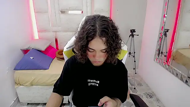 Snapshot of Stein_2 chatting on November 18, 2025, 9:08 pm Stein 2 online show from November 18, 2025, 9:08 pm