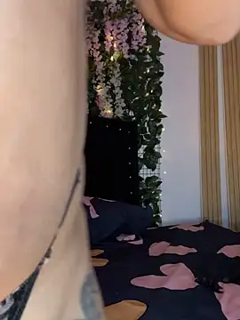 Snapshot of ArielleMillerr- chatting on November 22, 2025, 5:12 pm ArielleMillerr- online show from November 22, 2025, 5:12 pm