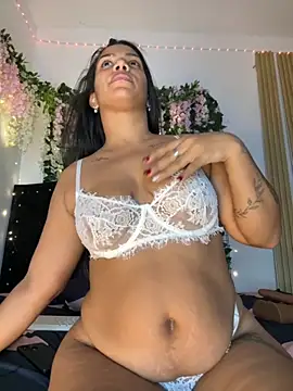 Snapshot of ArielleMillerr- chatting on November 23, 2025, 10:48 am ArielleMillerr- online show from November 23, 2025, 10:48 am