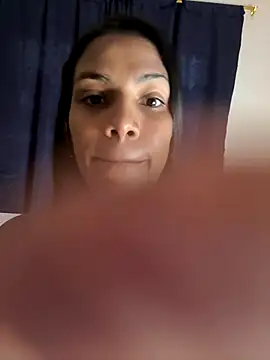 Snapshot of ArielleMillerr- chatting on December 15, 2025, 5:39 pm ArielleMillerr- online show from December 15, 2025, 5:39 pm