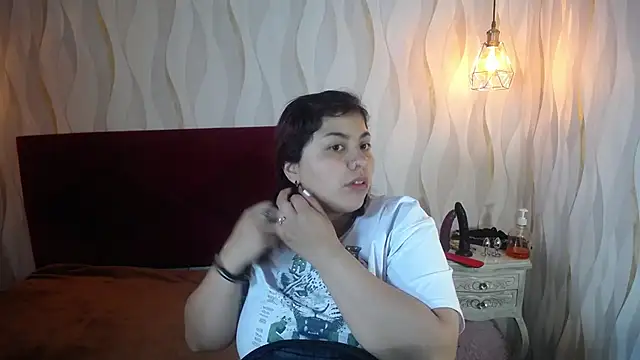 danna garza online show from November 30, 2025, 5:44 am