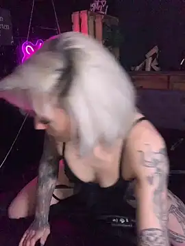 Snapshot of Shy-Ivy chatting on April 21, 2026, 8:44 pm Shy-Ivy online show from April 21, 2026, 8:44 pm
