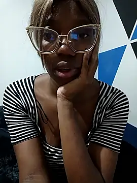 Snapshot of interracialhot chatting on December 5, 2025, 1:36 am interracialhot online show from December 5, 2025, 1:36 am