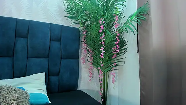 Snapshot of Holly_Sly chatting on November 24, 2025, 7:13 pm Holly Sly online show from November 24, 2025, 7:13 pm