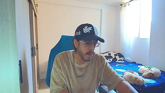 Snapshot of naitt_ chatting on December 14, 2025, 3:50 pm naitt online show from December 14, 2025, 3:50 pm