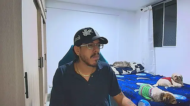 Snapshot of naitt_ chatting on December 15, 2025, 4:06 am naitt online show from December 15, 2025, 4:06 am