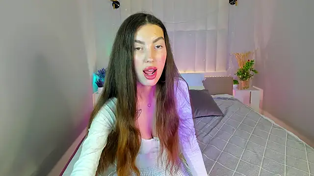 Snapshot of LiraRevery chatting on December 3, 2025, 12:29 am LiraRevery online show from December 3, 2025, 12:29 am