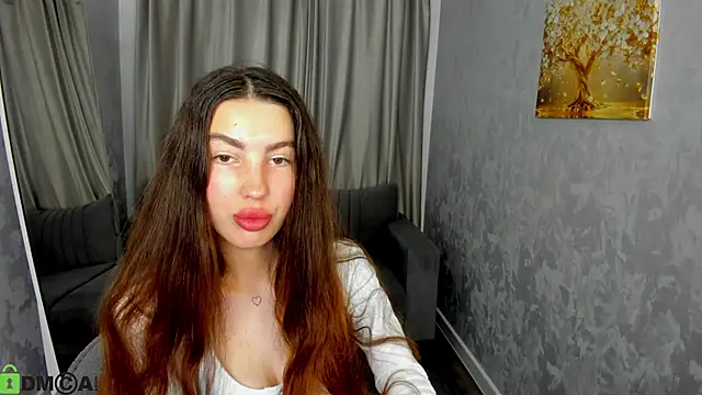 Snapshot of LiraRevery chatting on December 4, 2025, 12:42 am LiraRevery online show from December 4, 2025, 12:42 am