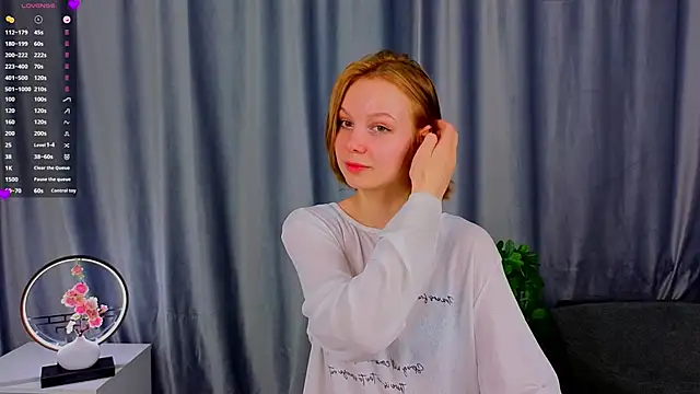 UmbraVelour online show from March 6, 2026, 1:51 pm