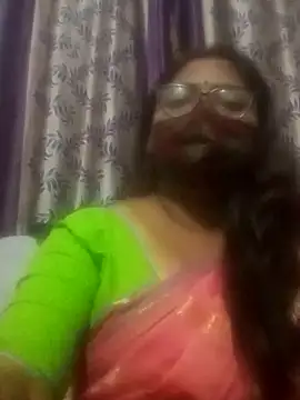 Snapshot of Simran62 chatting on February 6, 2026, 6:22 pm Simran62 online show from February 6, 2026, 6:22 pm