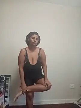 LaReineCleo online show from June 4, 2026, 5:46 am