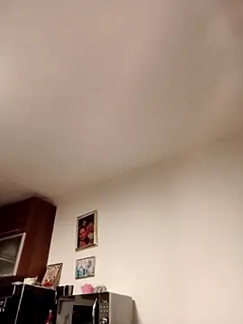 EmilyJenner online show from March 12, 2026, 1:39 pm