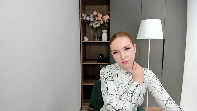 Snapshot of RisaScaggs chatting on November 19, 2025, 9:20 am RisaScaggs online show from November 19, 2025, 9:20 am