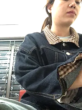 Miumiu95x online show from December 14, 2025, 5:51 pm