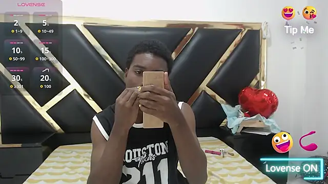 NoahJhonson69 online show from February 16, 2026, 12:12 pm