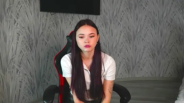 Snapshot of CarleeHake chatting on November 19, 2025, 2:55 am CarleeHake online show from November 19, 2025, 2:55 am