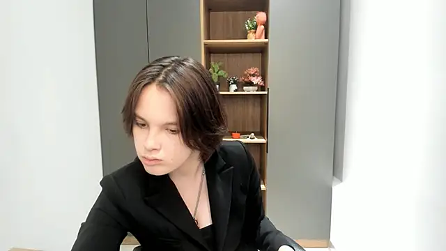 AlesiaYonke online show from November 21, 2025, 9:41 am