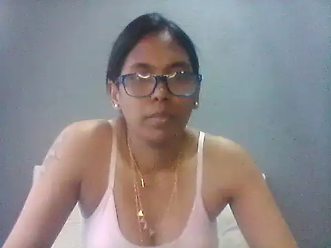 Snapshot of TiaBlaze chatting on December 3, 2025, 9:40 am TiaBlaze online show from December 3, 2025, 9:40 am